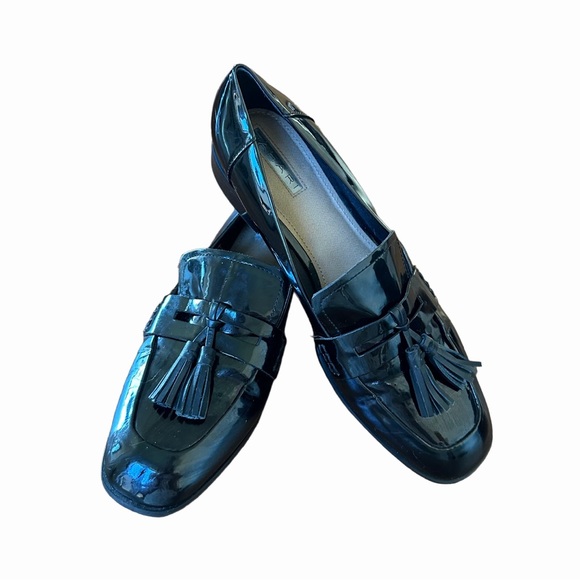 NEW - Tahari Tina Loafer - Picture 1 of 3